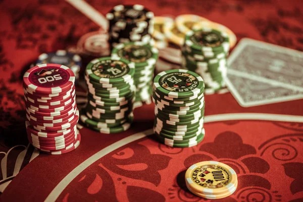 Gem Saviour payout table and bonus feature explanation